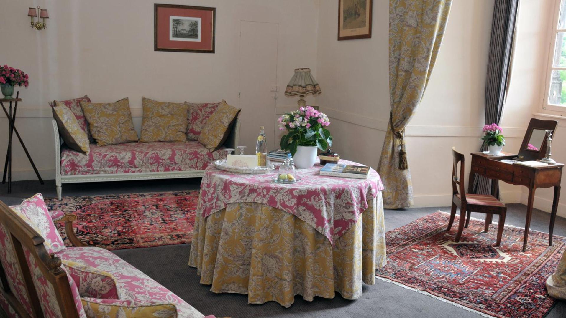 Chateau Royal De Saint-Saturnin 외부 사진