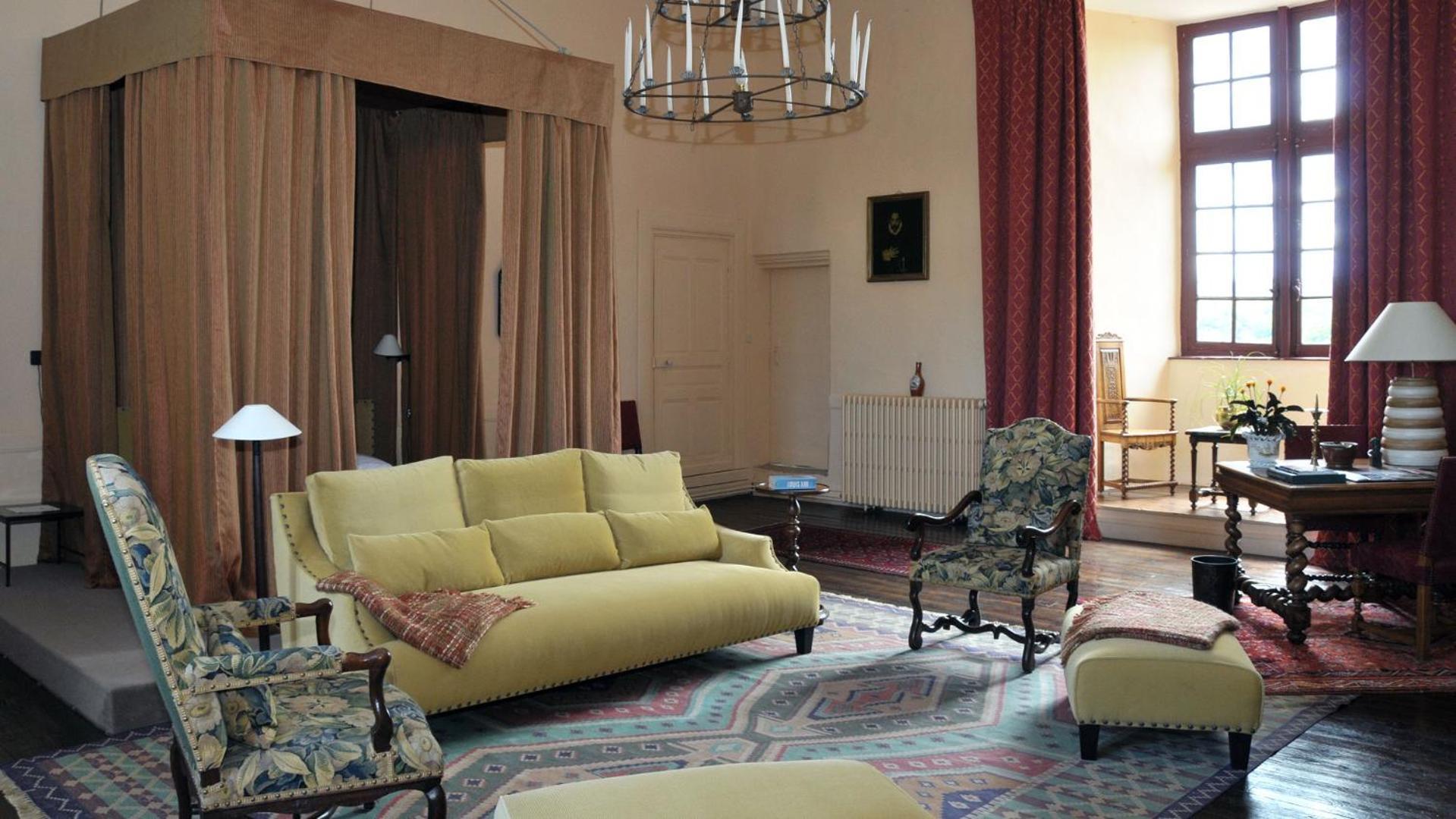 Chateau Royal De Saint-Saturnin 외부 사진