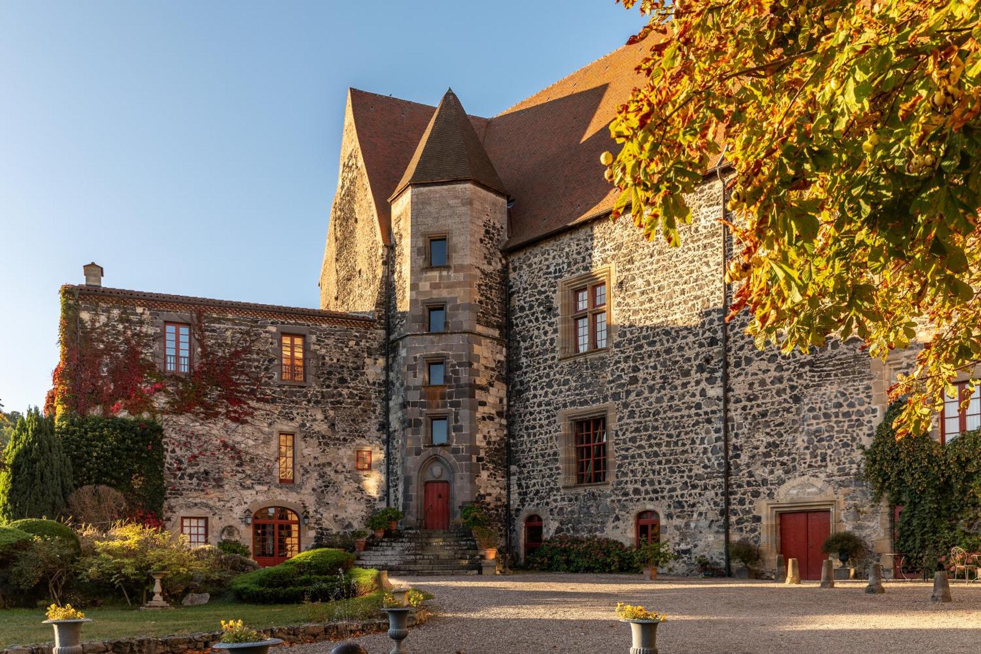 Chateau Royal De Saint-Saturnin 외부 사진