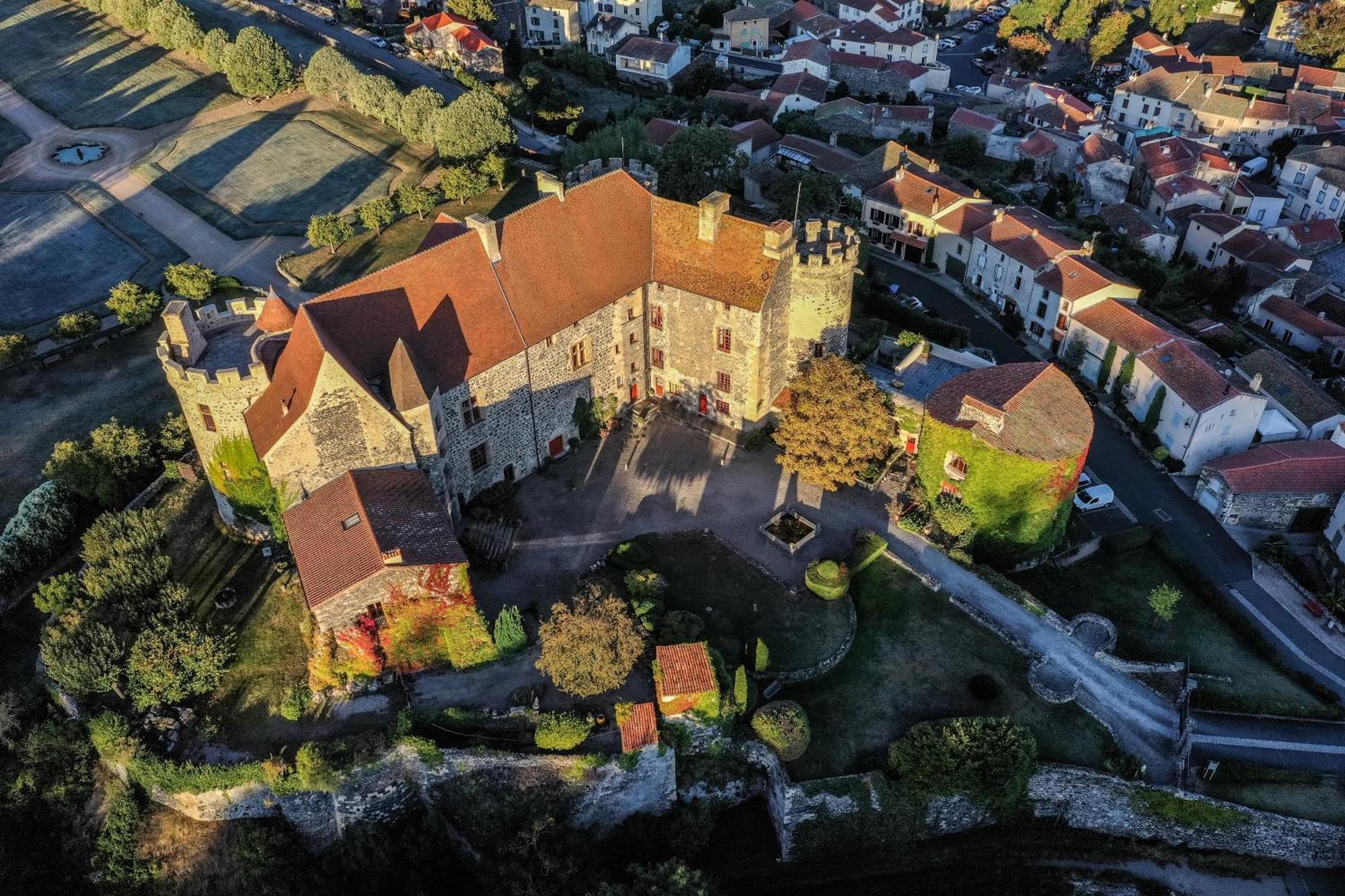 Chateau Royal De Saint-Saturnin 외부 사진