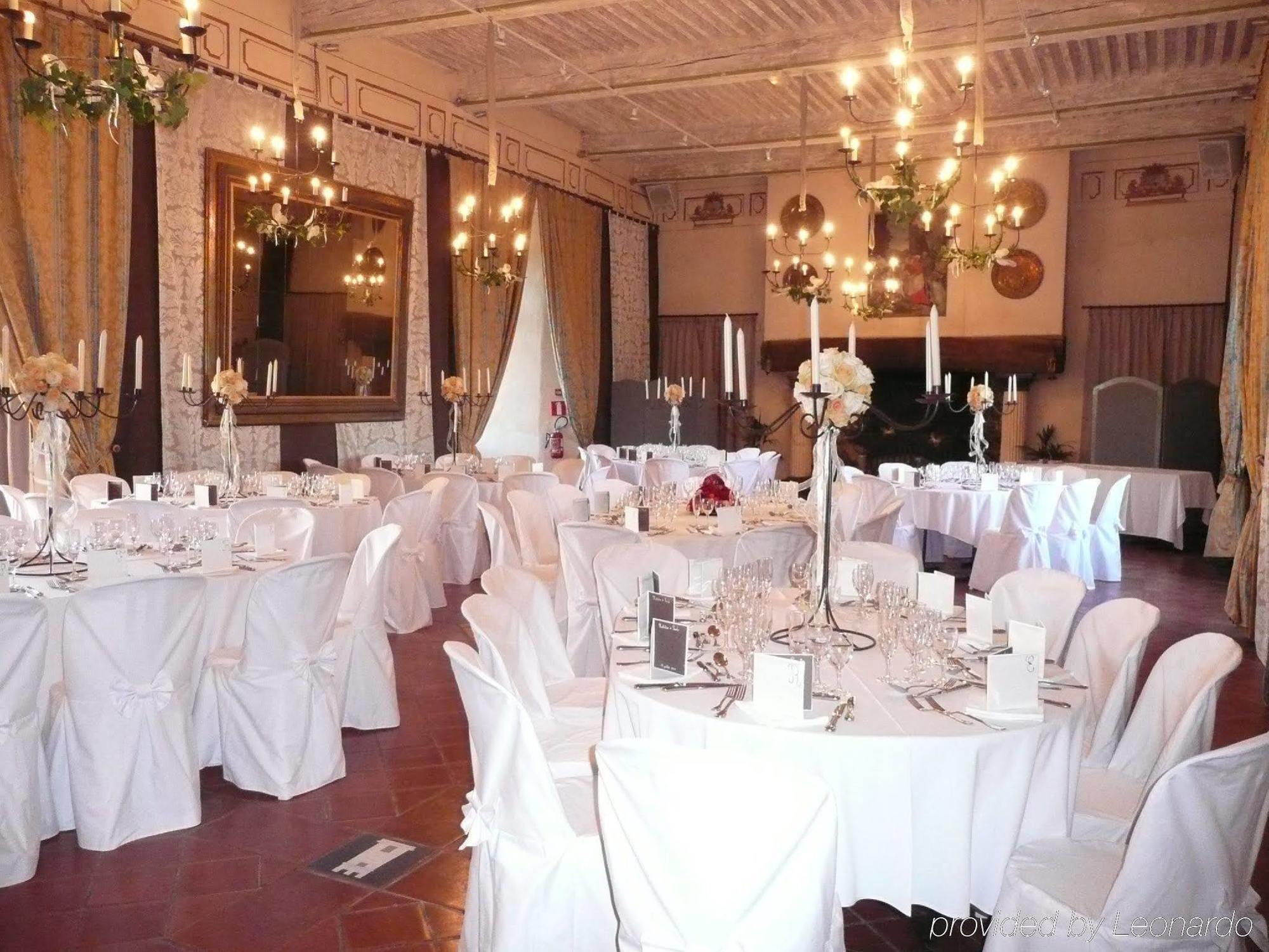 Chateau Royal De Saint-Saturnin 레스토랑 사진